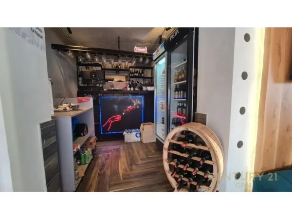 Tirane, shitet lokal Kati 0, 141 m² 50.000 € (PRANE PAZARIT TE RI)