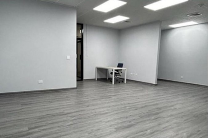 Tirane, jepet me qera zyre Kati 8, 135 m² 800 € (farmacia 10)