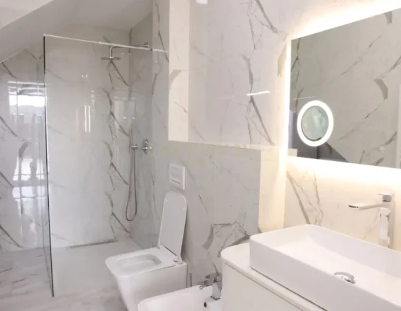 Tirane, jepet me qera Vile 3+1 Kati 2, 180 m² 1.700 € (Selitë)