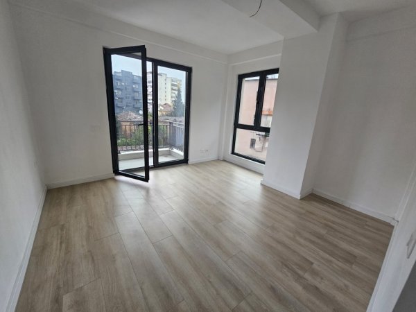Tirane, shitet apartament 2+1+Ballkon Kati 3, 106 m² 240.000 € (Pazari i Ri)
