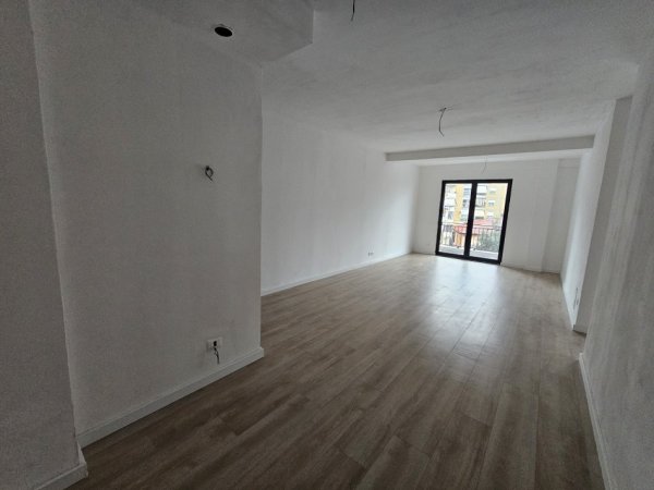 Tirane, shitet apartament 2+1+Ballkon Kati 3, 106 m² 240.000 € (Pazari i Ri)