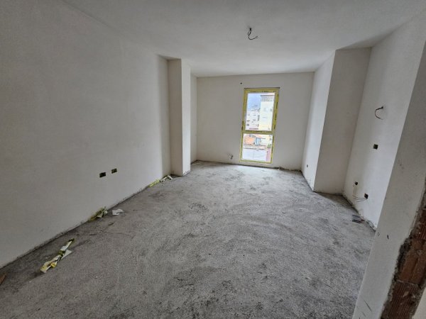 Tirane, shitet apartament 3+1 Kati 3, 110 m² 203.000 € (Xhamlliku)