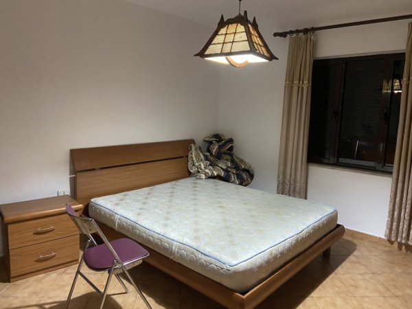 Tirane, jepet me qera apartament 3+1+Ballkon Kati 3, 98 m² 500€ (Rruga e Durresit)