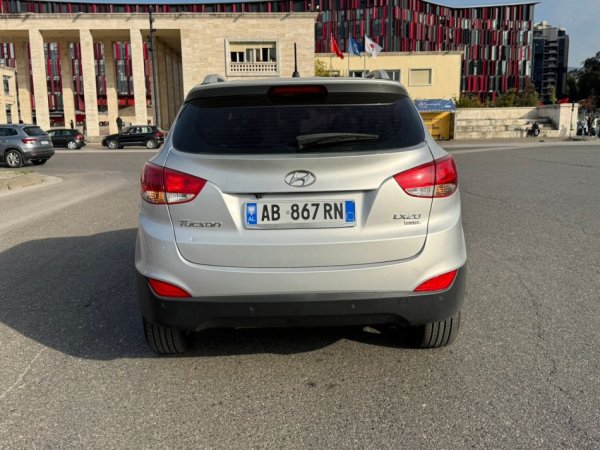 Tirane, shes SUV | Fuoristrad | Xhip Hyundai Tucson Nafte, e bardhë automatik Klima 150.000 km 8.500 €
