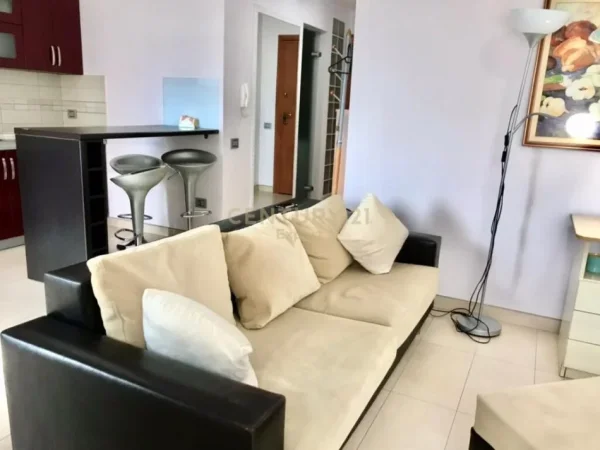Tirane, jepet me qera apartament 1+1 Kati 6, 65 m² 650 € (Ring Center)