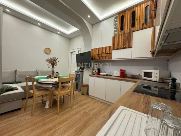 Tirane, jepet me qera apartament 2+1 Kati 3, 69 m² 800 € (Rruga e durresit)