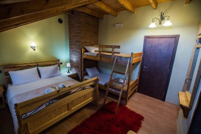 Korce, shitet hotel , 330 m² 250.000 € (Voskopoje)