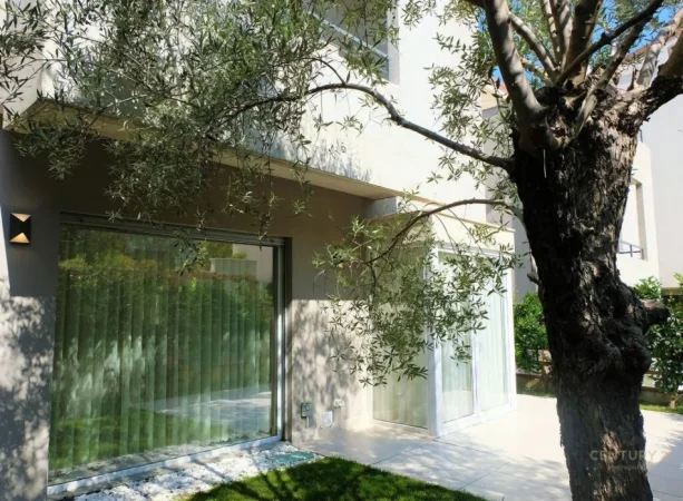 jepet me qera Vile 4+1+Aneks+Ballkon Kati 3, 430 m² 2.500 € (Qendra Tregtare TEG)