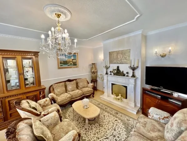 Tirane, jepet me qera Vile 5+1+Aneks+Ballkon Kati 4, 430 m² 2.000 € (Ali Demi)