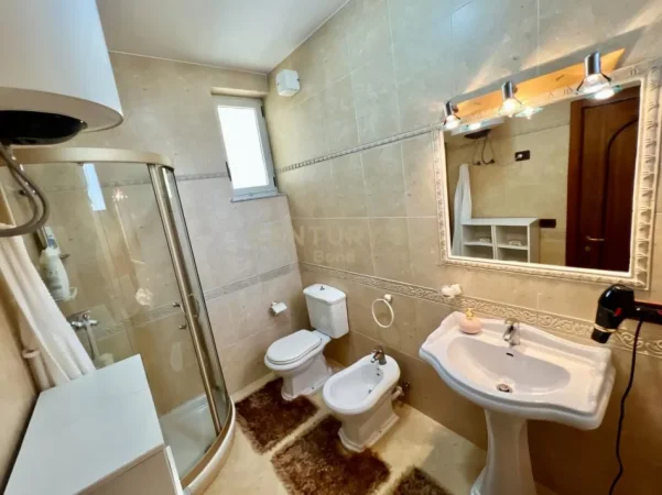 Tirane, jepet me qera Vile 5+1+Aneks+Ballkon Kati 4, 430 m² 2.000 € (Ali Demi)