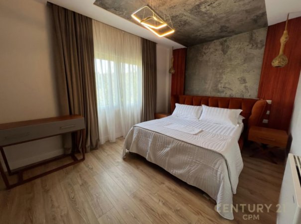 Tirane, jepet me qera Vile 4+1+Aneks+Ballkon Kati 3, 400 m² 5.000 € (Liqeni I Thate)