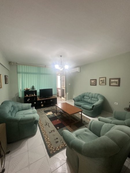 Tirane, jepet me qera apartament 1+1+Aneks Kati 6, 70 m² 650 € (Qender- 15 katëshi)