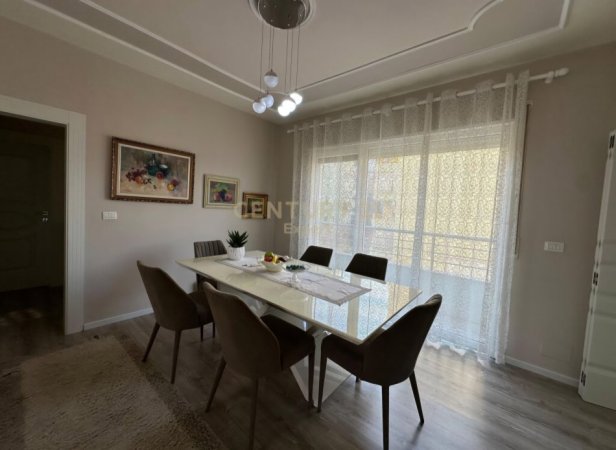 Tirane, jepet me qera apartament 2+1 Kati 2, 123 m² 900 € (Kopshti Botanik)