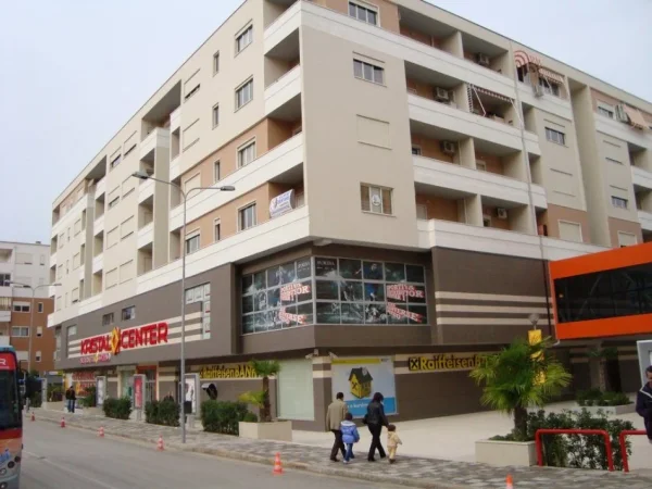 Tirane, shitet ambjent biznesi Kati 0, 187 m² 429.500 € (Kristal Center)