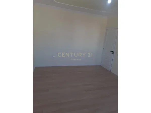 Tirane, shitet apartament Kati 5, 57 m² 82.000 € (Ali Demi)
