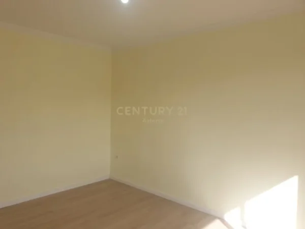 Tirane, shitet apartament Kati 5, 57 m² 82.000 € (Ali Demi)