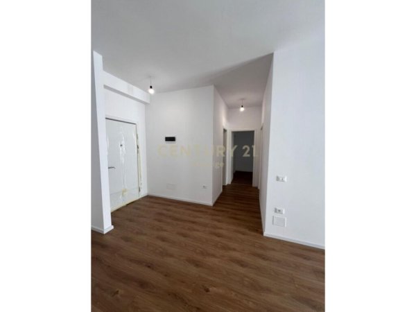 Tirane, shitet apartament Kati 5, 61 m² 85.500 € (TEK REZIDENCA KAIMI, ALI DEM!)
