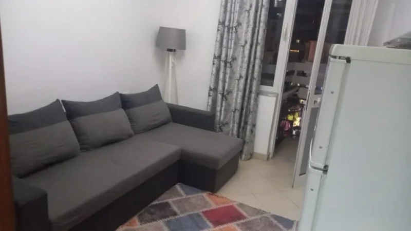 Tirane, jepet me qera 1+1 Kati 4, 500 m² 
