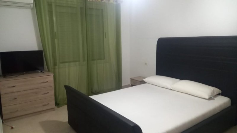 Tirane, jepet me qera 1+1 Kati 4, 500 m² 