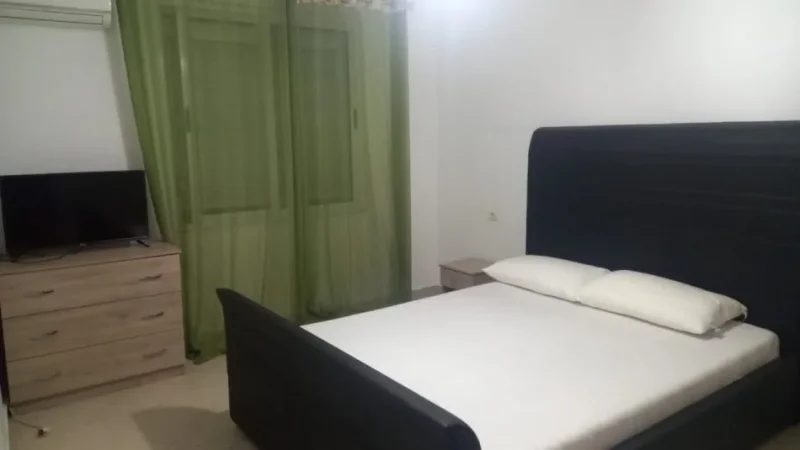 Tirane, jepet me qera 1+1 Kati 4, 500 m² 