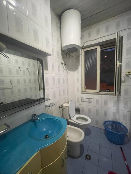 Tirane, apartament 2+1+Ballkon Kati 4, 80 m² (Rruga e Durresit)
