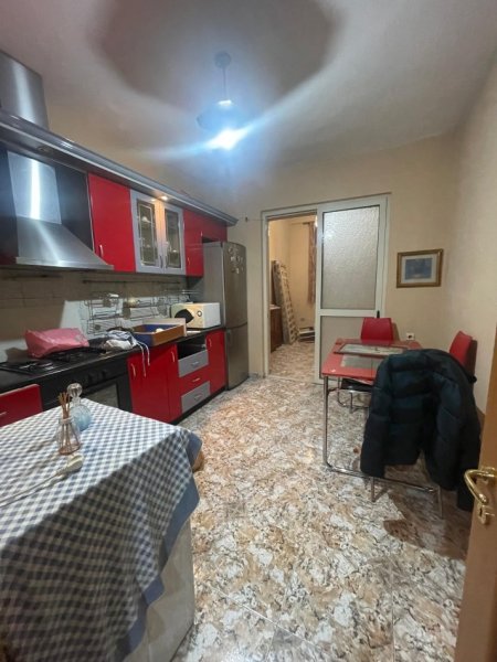 Tirane, apartament 2+1+Ballkon Kati 4, 80 m² (Rruga e Durresit)