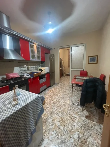 Tirane, apartament 2+1+Ballkon Kati 4, 80 m² (Rruga e Durresit)