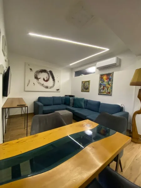 Tirane, Myslym shyri