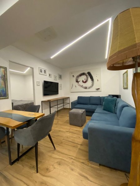 Tirane, Myslym shyri