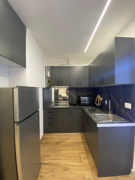 Tirane, Myslym shyri