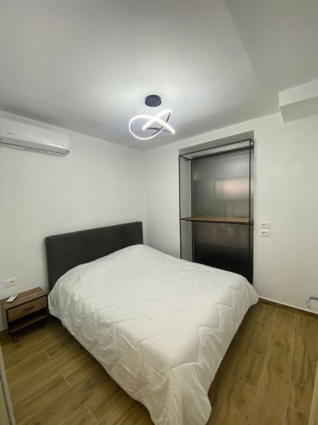 Tirane, Myslym shyri