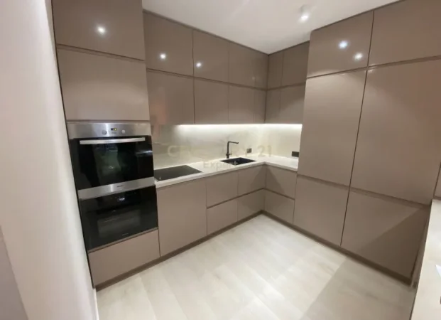 Tirane, jepet me qera apartament 2+1 Kati 9, 120 m² 1.800 € (Liqeni I Tiranës)