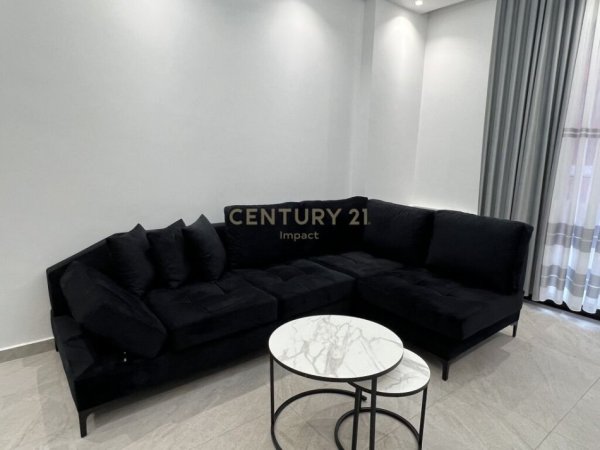 Tirane, jepet me qera apartament 1+1 Kati 2, 65 m² 500 € (Farmacia 10 Rruga 5 Maj)