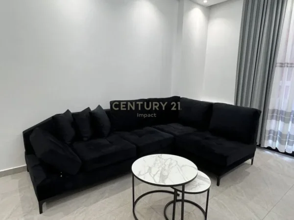 Tirane, jepet me qera apartament 1+1 Kati 2, 65 m² 500 € (Farmacia 10 Rruga 5 Maj)