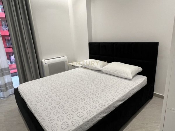 Tirane, jepet me qera apartament 1+1 Kati 2, 65 m² 500 € (Farmacia 10 Rruga 5 Maj)