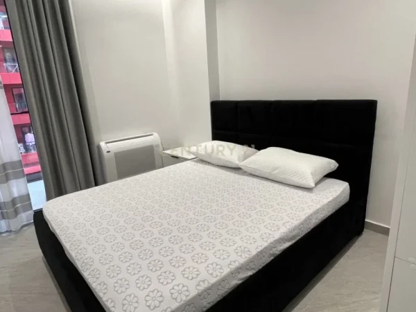 Tirane, jepet me qera apartament 1+1 Kati 2, 65 m² 500 € (Farmacia 10 Rruga 5 Maj)