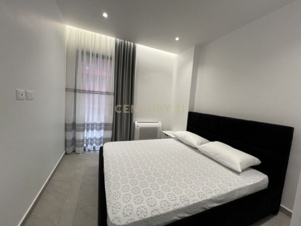 Tirane, jepet me qera apartament 1+1 Kati 2, 65 m² 500 € (Farmacia 10 Rruga 5 Maj)