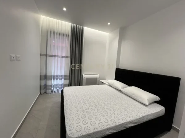 Tirane, jepet me qera apartament 1+1 Kati 2, 65 m² 500 € (Farmacia 10 Rruga 5 Maj)