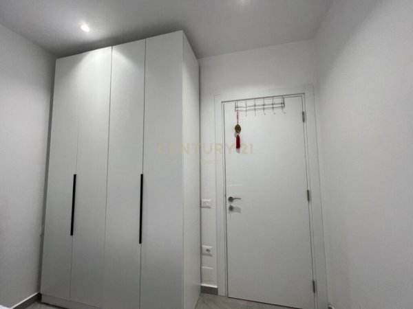 Tirane, jepet me qera apartament 1+1 Kati 2, 65 m² 500 € (Farmacia 10 Rruga 5 Maj)