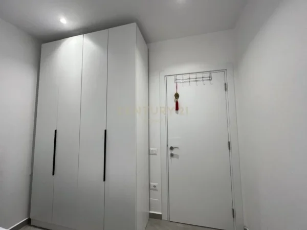Tirane, jepet me qera apartament 1+1 Kati 2, 65 m² 500 € (Farmacia 10 Rruga 5 Maj)