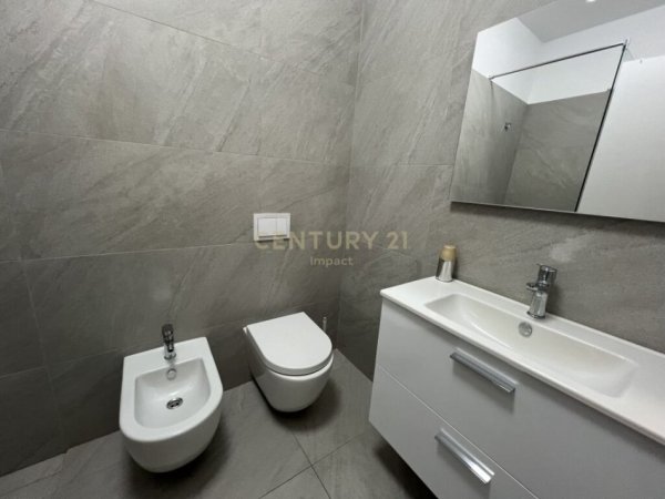 Tirane, jepet me qera apartament 1+1 Kati 2, 65 m² 500 € (Farmacia 10 Rruga 5 Maj)