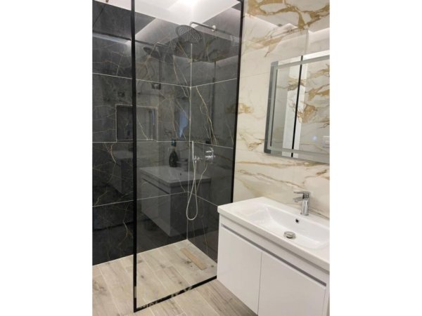 Tirane, jepet me qera apartament 2+1 Kati 3, 118 m² 1.550 € (Teg)