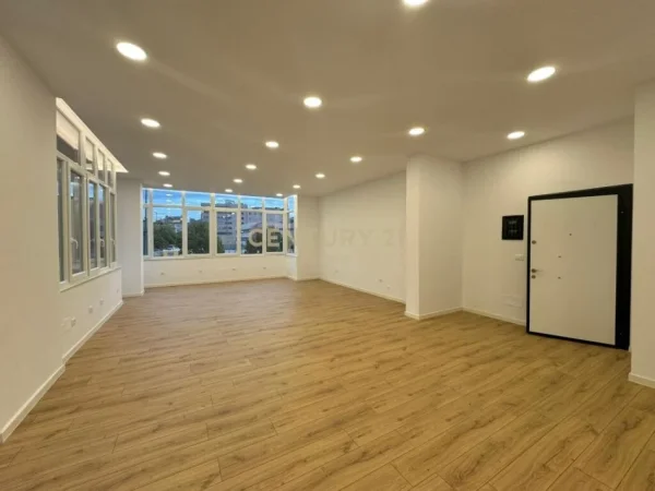 Tirane, jepet me qera zyre Kati 4, 100 m² 1.400 € (21 dhjetori)