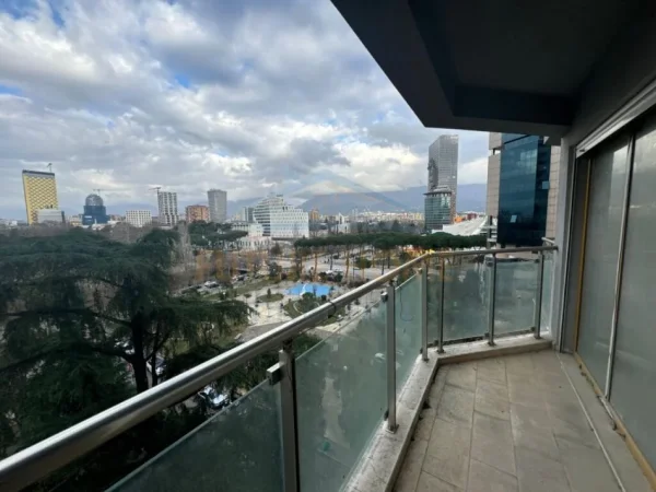 Tirane, shitet apartament 3+1+Ballkon , 179 m² 537.000 € (BLLOK,QENDER)