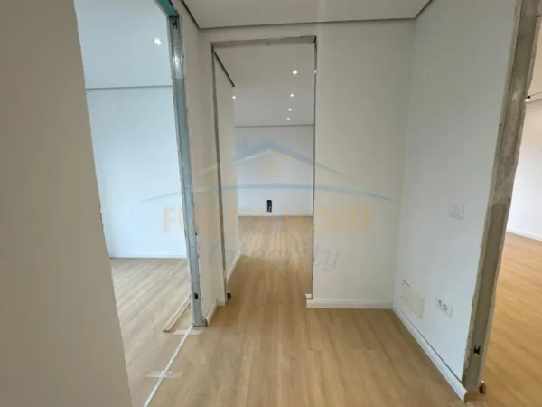 Tirane, shitet apartament 3+1+Ballkon , 179 m² 537.000 € (BLLOK,QENDER)