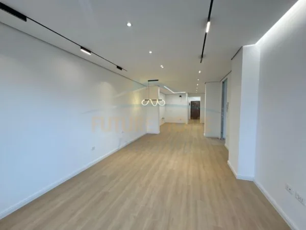 Tirane, shitet apartament 3+1+Ballkon , 179 m² 537.000 € (BLLOK,QENDER)