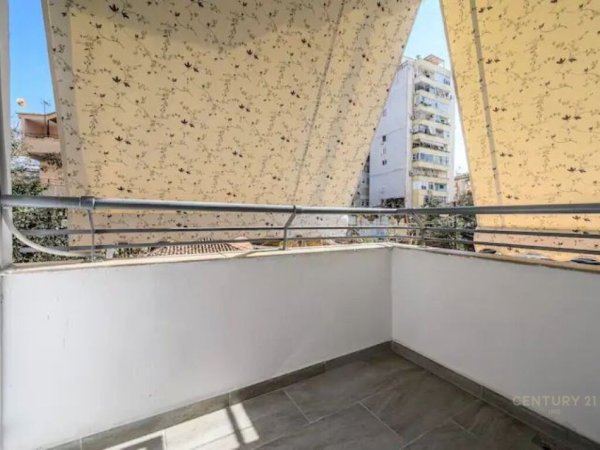 Tirane, jepet me qera apartament 2+1 Kati 2, 80 m² 750 € (Qender)