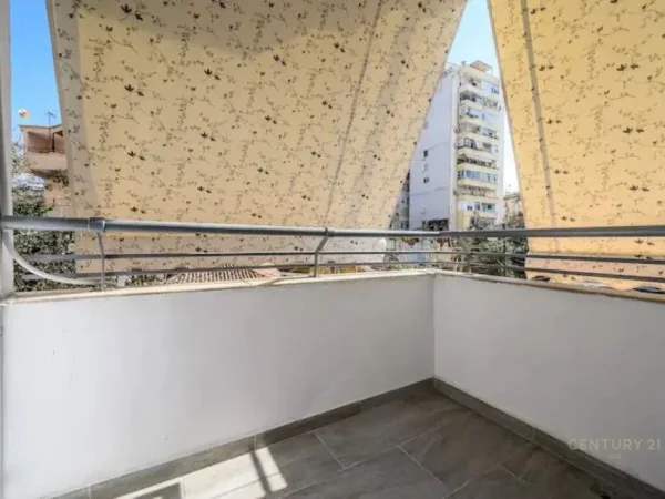 Tirane, jepet me qera apartament 2+1 Kati 2, 80 m² 750 € (Qender)