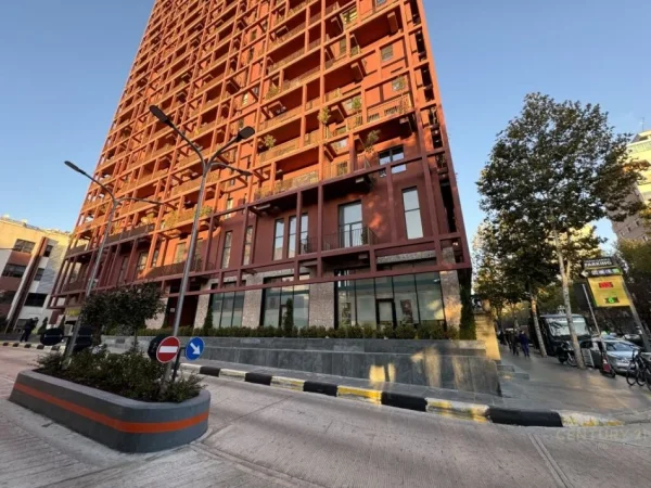 Tirane, jepet me qera zyre Kati 3, 110 m² 1.200 € (Rruga e kavajes)
