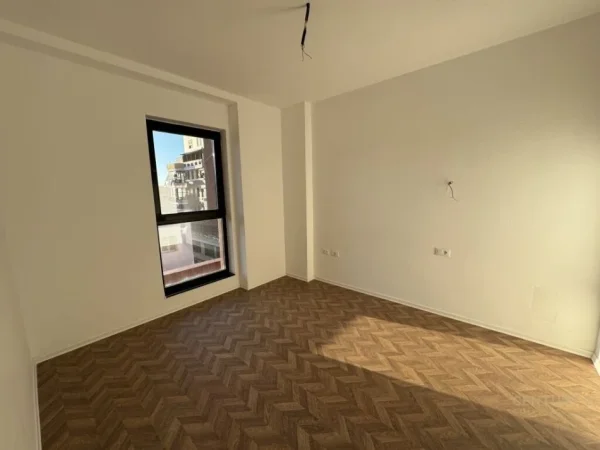 Tirane, jepet me qera zyre Kati 3, 110 m² 1.200 € (Rruga e kavajes)